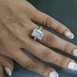 Anillos Clásicos de Compromiso, Boda y Aniversario con Banda Pavé, Diamante Cultivado en Laboratorio de Corte Esmeralda de 9 Quilates, Color E, VS1, Anillo de Oro Sólido de 14K - Product Image 6