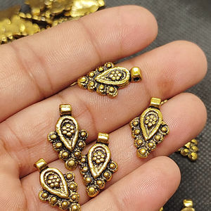 Charmes en laiton corail, best-sellers, en forme de feuille, pour bijoux micro-macramé bohème chic - Product Image 1