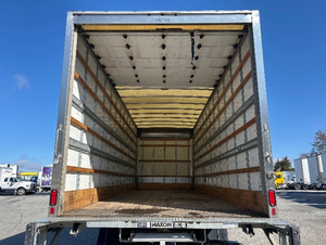 Camión de Caja Mediana International MV607 2022/2023, Usado en Buen Estado, con Transmisión Automática, 146,687 millas - Product Image 4