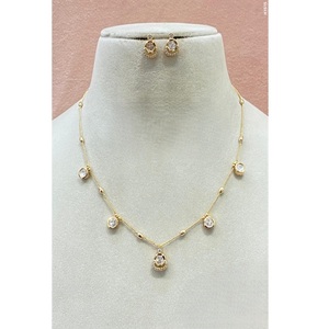 Ensemble collier et boucles d'oreilles en moissanite plaqué or de haute qualité pour femmes, occasions de mariage et cadeaux - Product Image 1