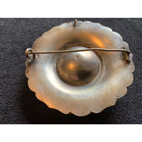 Broche antique en métal blanc de grande taille, motif Thistle Fly Plaid, avec pierre centrale à facettes, pour kilt écossais traditionnel