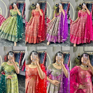 Vestido largo bordado pesado elegante de Pretty Lady para mujer, ropa de fiesta Y BODA DE exportador indio a precios asequibles - Product Image 3