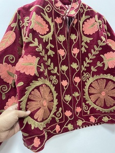 Chaqueta Bomber de Terciopelo Bordada con Flores, Cuello Alto, Manga Larga, Suave, Cálida, Hecha a Mano, Cierre Abierto, Estilo Elegante - Product Image 3