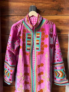 Chaqueta Larga de Terciopelo Bordado Rosa para Mujer, Estilo Étnico, Cuello Alto, Manga Larga, Diseño Floral, Ropa de Invierno - Product Image 2