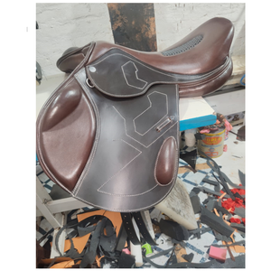 Silla de Montar Inglesa de Cuero Estilo Alemán con Árbol de Plástico para Caballo - Ansh International GR1 - Product Image 1