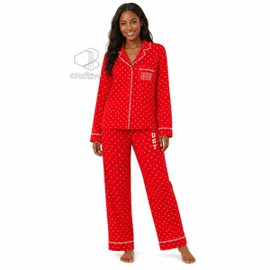 Delta |   Sigma |   Conjunto de Pijama para Mujer Theta Sorority con Estampado de Corazones Rojos, Botones al Frente, Manga Larga, Cuello con Muescas y Ribete en Contraste - Product Image 5