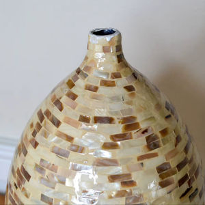 Macetero de Metal con Incrustaciones de Hueso, Hecho a Mano, Forma Redonda, Estilo Minimalista, para Decoración del Hogar, Producto de Lujo, Exportaciones al por Mayor - Product Image 1