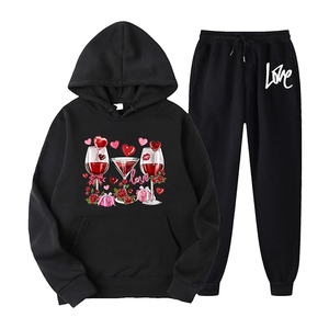 Sudadera con capucha rosa para mujer con estampado de copas de vino y corazones, pantalones de chándal negros, conjunto informal de manga larga con diseño de texto de amor, ropa de primavera - Product Image 6