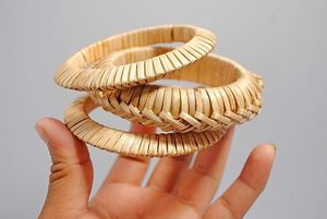 Bracelet de manchette en rotin du Vietnam écologique et élégant Design bohème léger pour les femmes Mode d'été et cadeaux réfléchis - Product Image 4