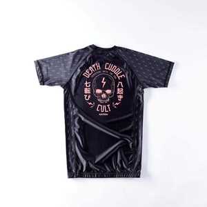 เสื้อรัดกล้ามเนื้อแขนสั้นคอสูง แห้งเร็ว ราคาถูก สำหรับผู้ชาย ผลิตจากโรงงาน จำหน่ายเสื้อรัดกล้ามเนื้อ MMA - Product Image 4