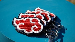 Nouveauté : Porte-clés en cuir recyclé multi-couleurs, broderie perlée, breloque de sac élégante, breloque unique fabriquée à la main en Inde - Product Image 6