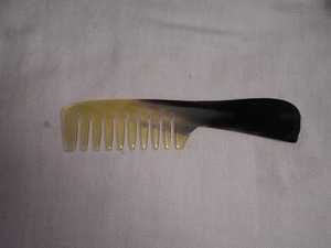 หวีผมและเคราทำมือจากเขาควาย เครื่องมือดูแลเส้นผมจากเขาควายธรรมชาติ - Product Image 1