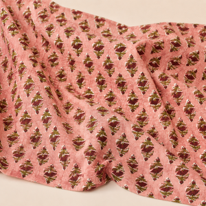 Tissu en coton imprimé à la main, motif floral Buta vert sarcelle et pêche, doux et respirant, idéal pour la confection de robes, de Kurta et la décoration intérieure. - Product Image 2
