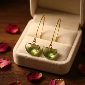 Boucles d'oreilles pendantes semi-circulaires en améthyste verte, en laiton plaqué or 18 carats, faites à la main, longues et minimalistes, à crochet – Bijoux les plus vendus - Product Image 2