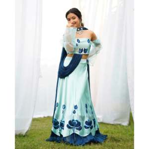 Elegante Conjunto de Lehenga Rohini Ecológico Pintado a Mano en Satén, Talla XS - Product Image 5