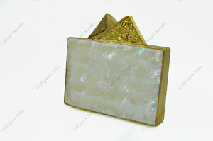 Pochette de soirée de luxe artisanale en laiton incrusté de nacre indienne, sac de créateur pour femme, idéal pour les mariages et les fêtes - Product Image 3