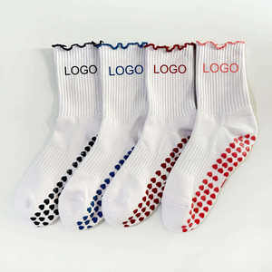 Chaussettes de sport antidérapantes personnalisées avec logo pour hommes, chaussettes de yoga et de pilates respirantes en coton à séchage rapide pour l'automne - Product Image 2