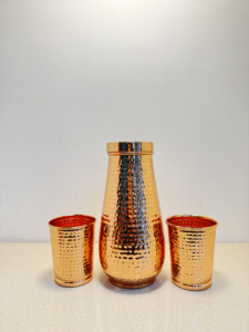 Jarra Clásica de Cobre Puro Martillado a Mano, Ecológica, Segura para Agua Hirviendo, para Mesita de Noche, con 2 Vasos, Juego Premium de Bebederos de Cobre con Diseño Dimpled - Product Image 4