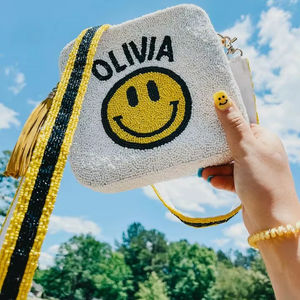 กระเป๋าสะพายข้างทำมือประดับลูกปัด Olivia Smiley Face ผ้าแคนวาสสีขาวทรงสี่เหลี่ยม สายสะพายลูกปัดถอดได้ กระเป๋าซิป - Product Image 1