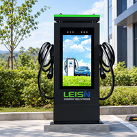 Station de recharge rapide pour véhicules électriques DC à double borne 60-80 kW avec écran publicitaire numérique haute luminosité