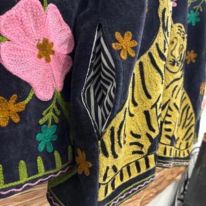 Chaqueta de Terciopelo para Mujer con Bordado de Tigre, Estilo Boho, Floral, Negra, Prenda Exterior Étnica - Product Image 4