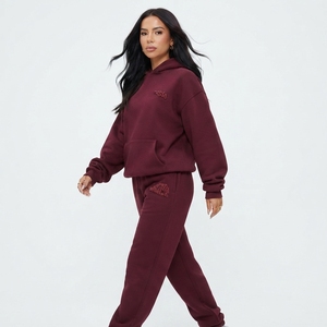 Ensemble de sweat-shirt et pantalon oversize pour femme, couleur bordeaux, avec logo brodé et poches, en molleton, pour l'automne - Product Image 1