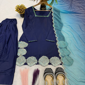 Conjunto de Salwar Kameez de Seda Crepé Azul Natural Pakistaní de Moda, con Dupatta, Diseño Moderno para Fiestas y Eventos - Product Image 1