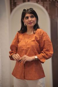 Débardeurs en coton Schiffli tendance pour femmes, confortables pour un usage régulier, hauts courts formels, exclusifs de la boutique indienne - Product Image 2