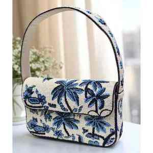 Bolso de Mano Casual de Lujo Hecho a Mano en India con Asa de Cuentas Multicolor, Estilo Artesanal Local Duradero - Product Image 2