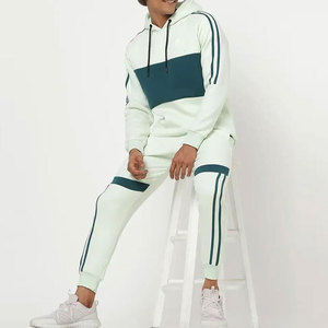 Ensemble de survêtement premium pour homme avec capuche, imprimé uni, logo personnalisé, respirant, pour la gym, l'entraînement et les loisirs - Product Image 4