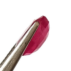 Pierre précieuse naturelle en rubis africain de 4,20 carats, taille ovale, facettée, non montée - Product Image 4