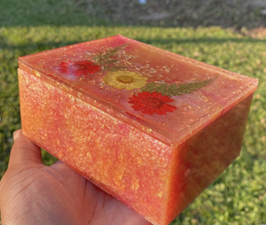 Boîte à mouchoirs en résine faite à la main pour la décoration de table à la maison et à l'hôtel, disponible en provenance d'Inde - Product Image 1