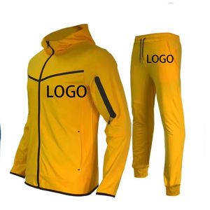 Ensemble de survêtement classique en molleton technique respirant, deux pièces, avec poignets côtelés et motif imprimé pour l'hiver - Product Image 1