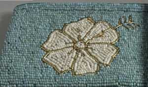 Monedero con Cuentas Inspirado en la Isla, Hibisco, Tortuga Marina, Verde Azulado, Marrón Claro - Product Image 1