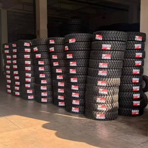 Pneus de camion 11R22.5 pour transport de marchandises, offrant une stabilité routière supérieure, une conception économe en carburant et un caoutchouc durable. - Product Image 4