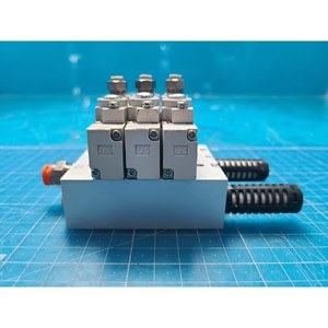 Conjunto de Válvula Solenoide Neumática TPC DV3120+DR100-5 Usado Como Es, Piezas de Equipos Legacy Semiconductor - Product Image 6