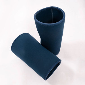 Las mangas elásticas se ajustan de forma segura alrededor de la rodilla sin deslizarse, lo que ofrece comodidad y movilidad duraderas. - Product Image 1