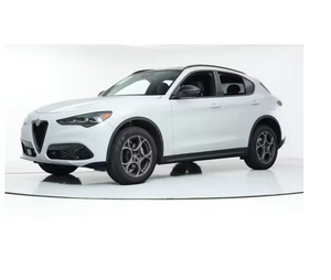 Alfa Romeo Stelvio Sprint 2025 d'occasion en excellent état, transmission intégrale, moteur turbo, boîte automatique, pneus R18, intérieur cuir, régulateur de vitesse adaptatif, jantes en alliage d'aluminium, électrique - Product Image 1