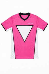 Ensemble d'uniformes de football unisexe respirant en maille rose, maillot à manches courtes col en V gris foncé et short sublimé - Product Image 3