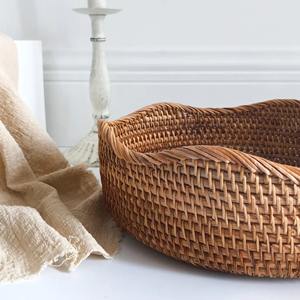 Plateau de service en rotin naturel à bords incurvés pour la décoration de table et l'organisation du comptoir de cuisine pour ustensiles ou ingrédients - Product Image 5