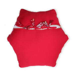 Funda de Cojín Moderna Color Carmesí de Seis Esquinas, Ideal para Sofá, Dormitorio, Sala de Estar o Asientos de Piso, Disponible para la Venta - Product Image 5