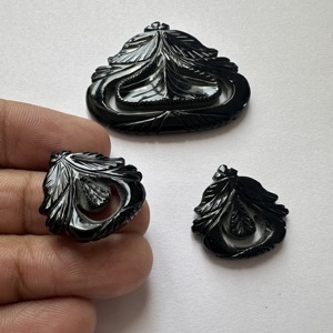 Coffret de 3 pierres en onyx noir naturel TFH, 110 carats, tailles de 47x38 (grande taille) à 25x24 (petite taille) mm, polies à la main. - Product Image 3