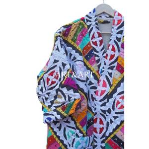 Manteau d'hiver pour femme fait main, en coton Kantha, veste matelassée, patchwork tissé, ethnique indien, bohème, élégant, col en V, fermeture à cordon - Product Image 2