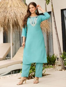 Ensemble Kurta et pantalon pour femme en viscose turquoise brodée, séchage rapide, coupe régulière, longueur cheville, tenue décontractée traditionnelle Inde Pakistan - Product Image 1