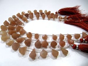 Perles de pierre de lune naturelle pêche, facettées en forme de goutte, de 6x10mm à 9x15mm, vendues par brin de 8 pouces de long - Product Image 3