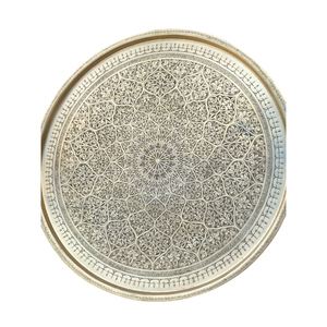 Plateau de service rond en métal finition argent marocain fait main, décoré de gravures orientales, pour la décoration de la maison, plateau de table au meilleur prix - Product Image 1