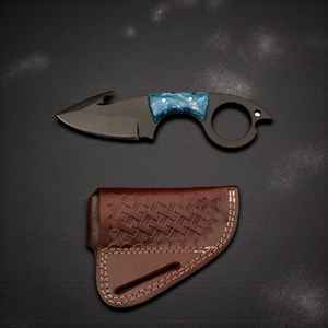 Cuchillo de caza y desollado de acero de alto carbono, hecho a mano y personalizado, con gancho para el intestino, mango con el mejor diseño y recubrimiento negro, y funda de alta calidad. - Product Image 6