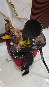 Silla de montar artesanal Tacticle con tachuelas y adornos para equitación vaquera, espectáculos ecuestres y carreras de barriles, portátil, con logotipo personalizado - Product Image 3