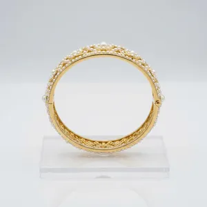Brazalete de imitación de perlas chapado en rodio para mujer, brazalete de latón con diseño de flores, joyería de boda a la moda - Product Image 5