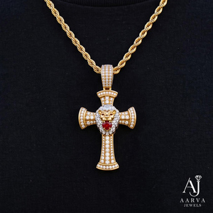 Collier Pendentif Croix Lion Couleur Or avec Moissanite et Pierre Centrale Rouge – Bijou Tendance - Product Image 1